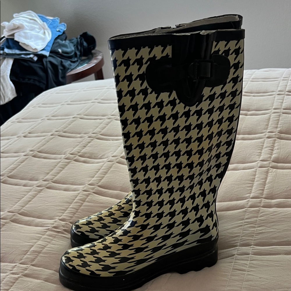 Houndstooth Rain Boots with Bow Accent